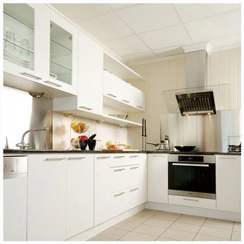 Ντουλάπια με λάκα υψηλής γυαλάδας